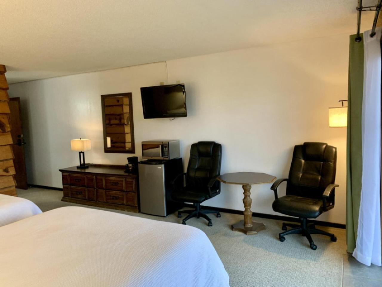 Bridge Inn Tomhawk - 2Nd Floor, 1 King Size Bed, Balcony, River View Tomahawk Εξωτερικό φωτογραφία
