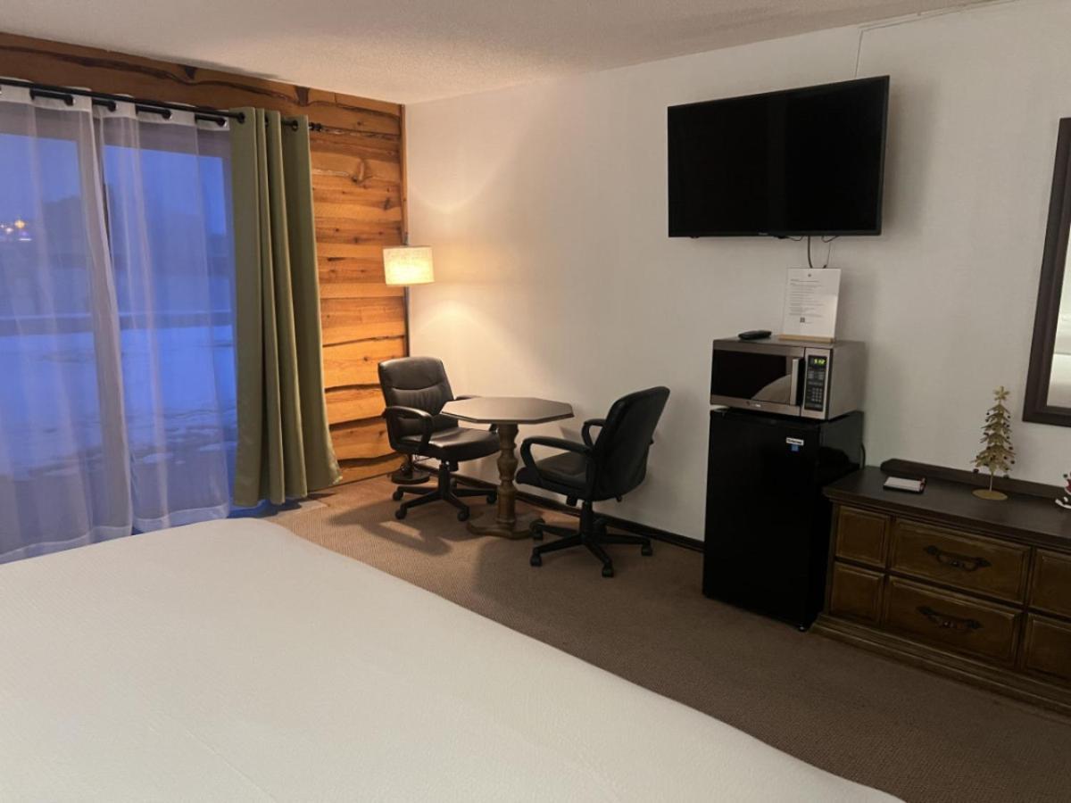 Bridge Inn Tomhawk - 2Nd Floor, 1 King Size Bed, Balcony, River View Tomahawk Εξωτερικό φωτογραφία